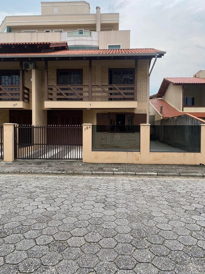 Casa em Bombinhas Próximo a Praia Exterior foto