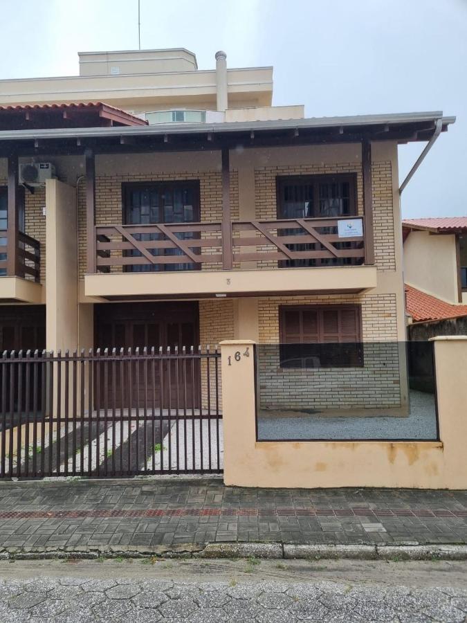 Casa em Bombinhas Próximo a Praia Exterior foto
