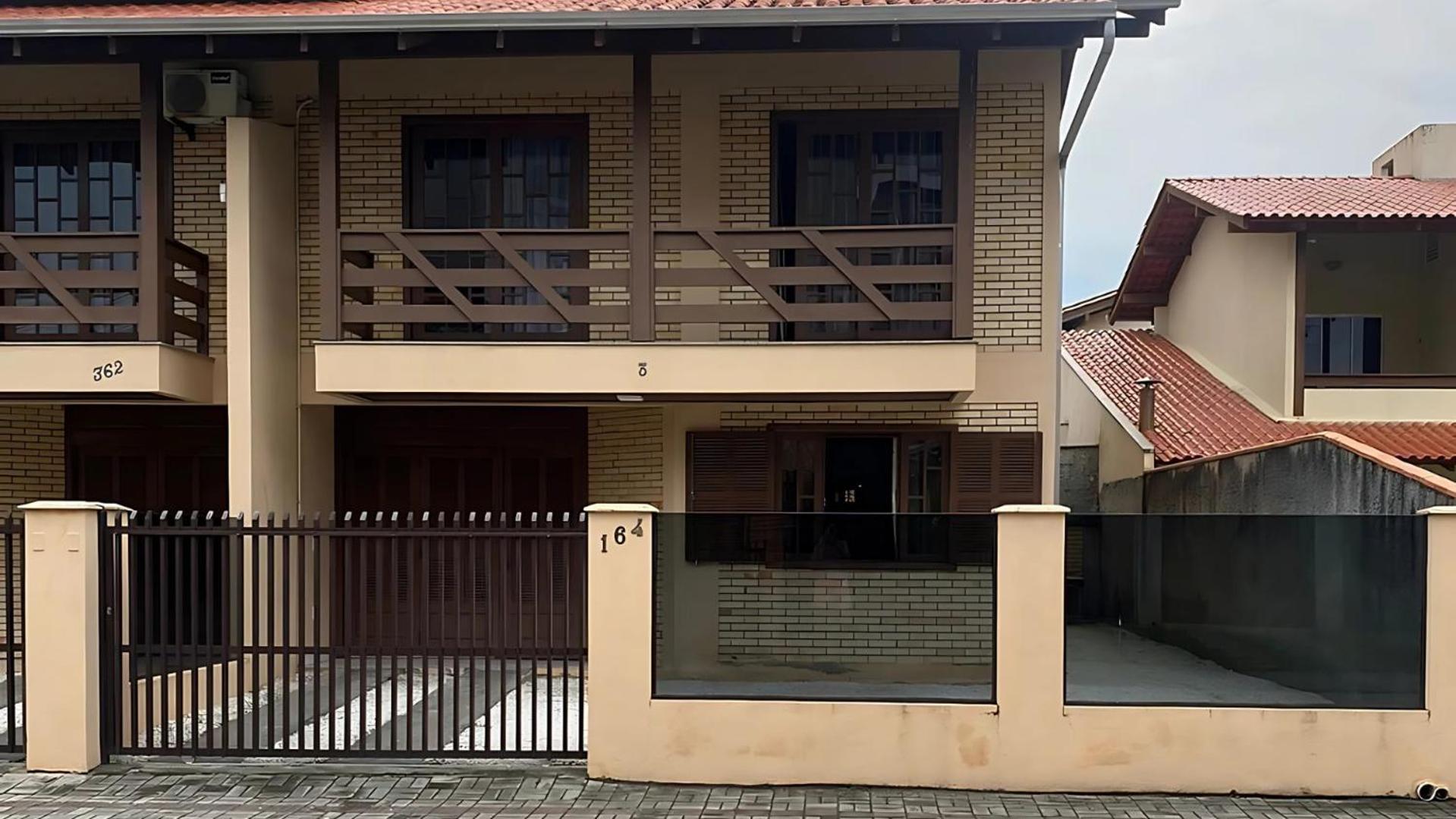 Casa em Bombinhas Próximo a Praia Exterior foto